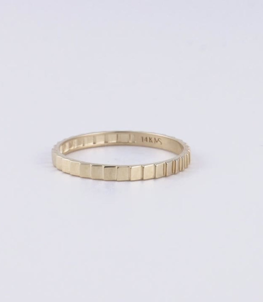 14k Ridged Band